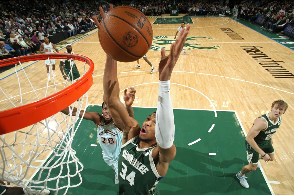 备受外界关 备受外界关