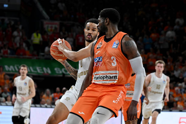 由队友精准 由队友精准