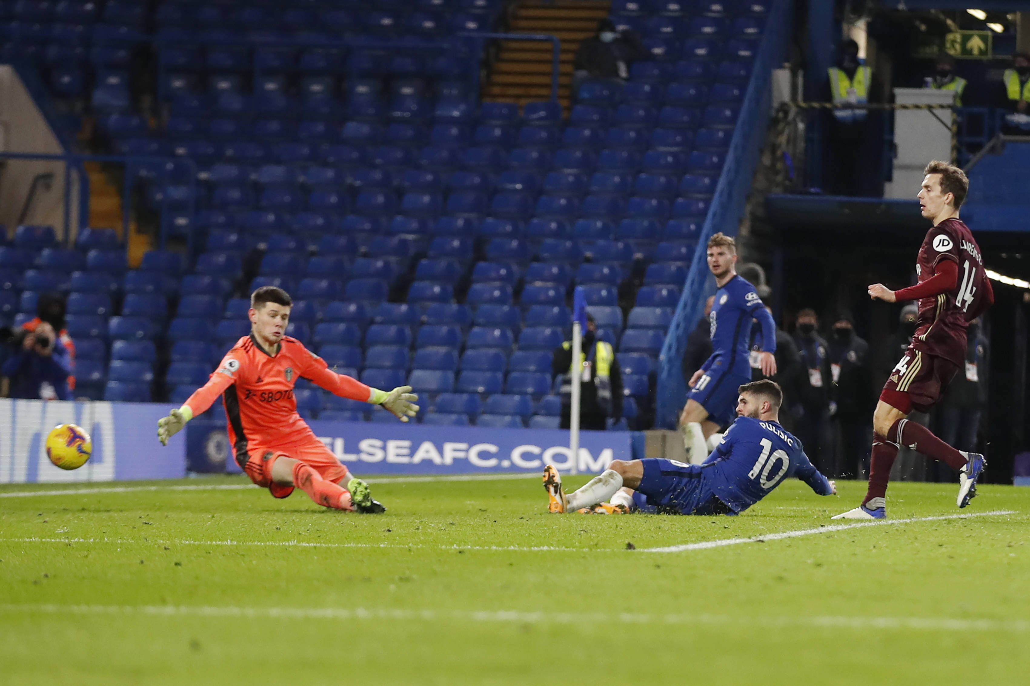 占据了有利 占据了有利